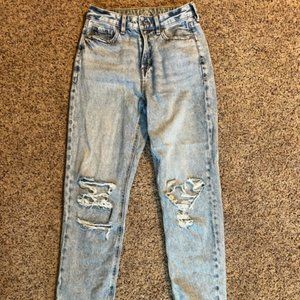 AMERICAN EAGLE MOM STRAIGHT JEAN SIZE 4 LONG